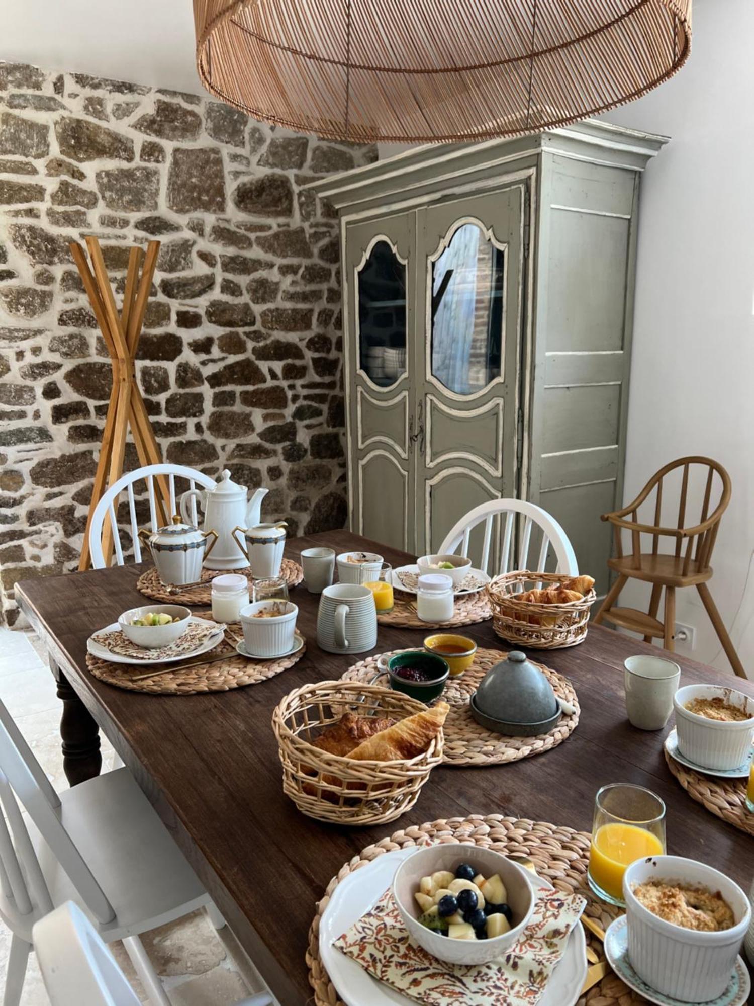 Bed and Breakfast Le Logis De La Lettre Tinteniac Экстерьер фото
